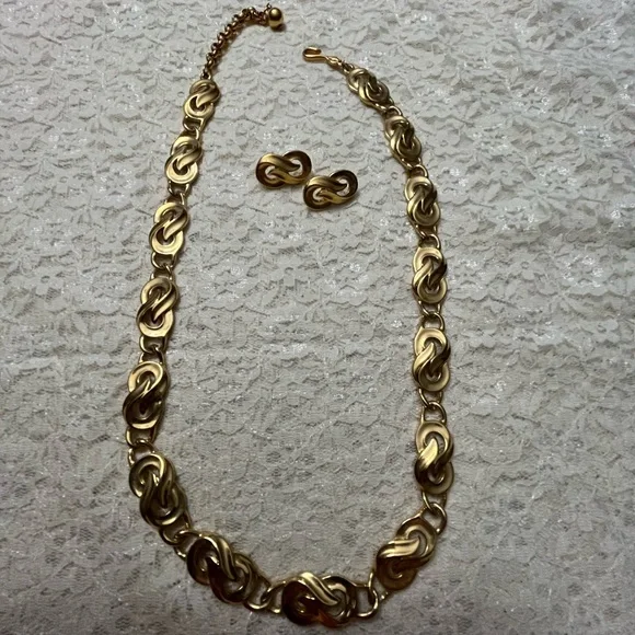 Napier/vintage gold necklace, 22” * - Picture 4 of 4